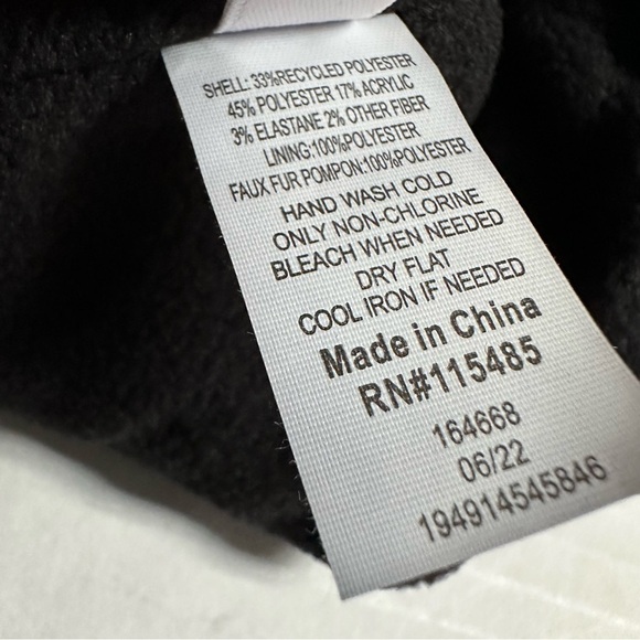 Womens LC Lauren Conrad Black Winter Hat with Pom - Picture 8 of 10